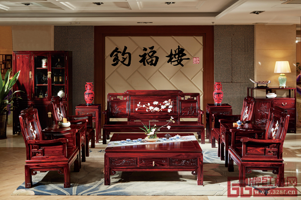 钧福楼《黑酸枝品安玉兰沙发》荣获“2018匠心最美·新古典红木家具金奖” 钧福楼《黑酸枝品安玉兰沙发》荣获“2018匠心最美·新古典红木家具金奖”