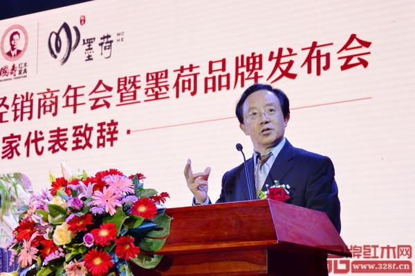 全联艺术红木家具专业委员会专家顾问、华南农业大学博士生导师李凯夫致辞 全联艺术红木家具专业委员会专家顾问、华南农业大学博士生导师李凯夫致辞