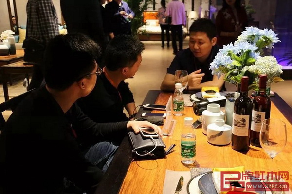  2018中山红博会期间，忆古轩展厅和世珀、西厢房品牌家具得到领导、专家、经销商一致好评