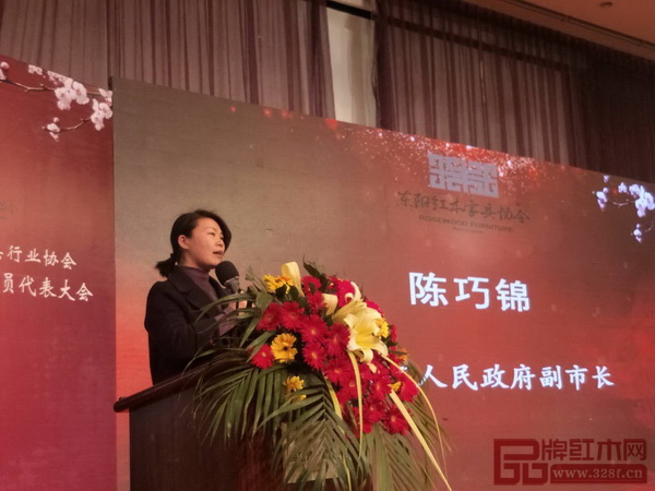 东阳市人民政府副市长陈巧锦在会议现场发言 东阳市人民政府副市长陈巧锦在会议现场发言