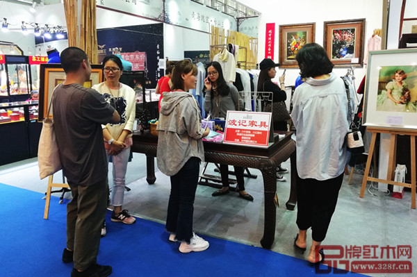 波记家具在文博会期间备受关注 