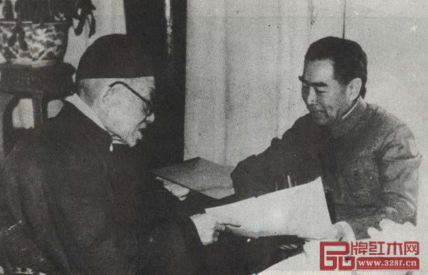 朱启钤(左)与周恩来 朱启钤(左)与周恩来