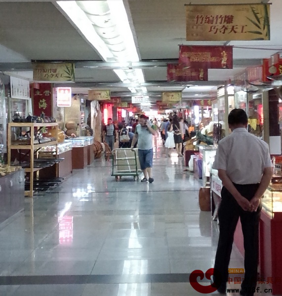 东阳中国木雕城工艺品区