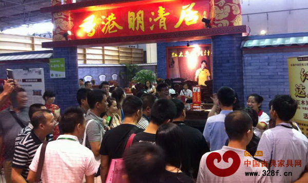东莞名家具展期间在明清居展馆举办的“红木达人秀”活动