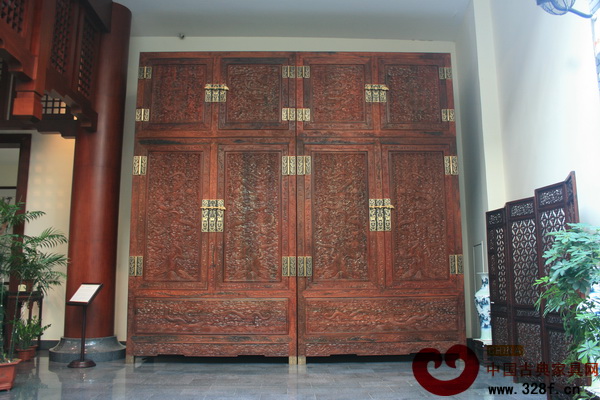 永华家具——中华第一柜(老挝大红酸枝)