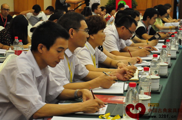 培训会现场大家专心学习,认真做着笔记