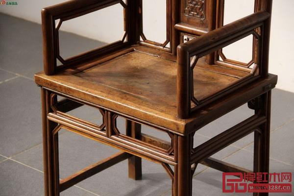  使用镂雕技术的红木家具