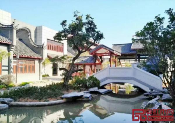 红木家居学院坐落在优美的国家4A级旅游景区红博城,图为大师园一隅(图片来源:红木家居学院) 红木家居学院坐落在优美的国家4A级旅游景区红博城,图为大师园一隅(图片来源:红木家居学院)