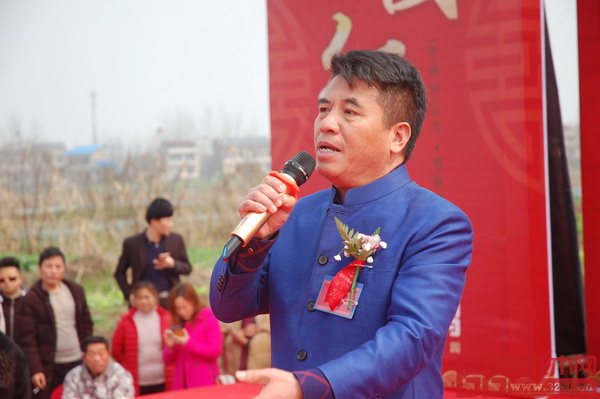 中山东阳红木商会会长、中山长丰家具董事长陈新丰代表入园企业讲话 中山东阳红木商会会长、中山长丰家具董事长陈新丰代表入园企业讲话