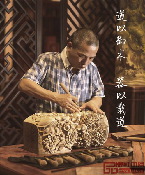 王士丰凭借卓越的技艺成为业内首屈一指的红木精雕师 王士丰凭借卓越的技艺成为业内首屈一指的红木精雕师