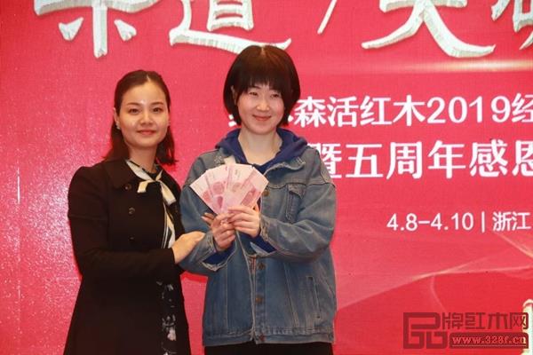纯本森活活动现场现金福利互动,热闹非凡 纯本森活活动现场现金福利互动,热闹非凡