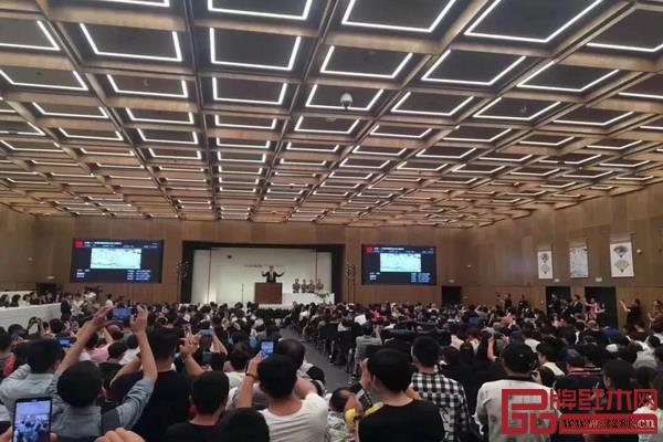 2019年中国嘉德“玩物适情——名家收藏集珍”拍卖现场一座难求 2019年中国嘉德“玩物适情——名家收藏集珍”拍卖现场一座难求