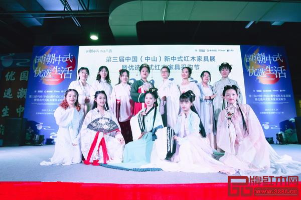 国风展演和团扇亲子活动,打造不一样的国潮中式 国风展演和团扇亲子活动,打造不一样的国潮中式