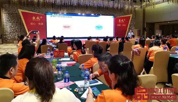 康晓龙老师为学员们分享了《客户深度运营》 康晓龙老师为学员们分享了《客户深度运营》