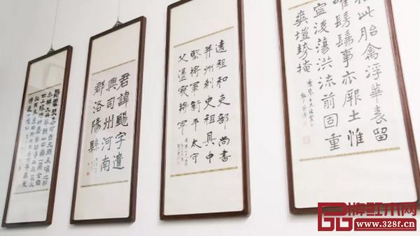 书法作品来自李瑞清(左二)、曾熙(右二)、符铁年(右一) 图片:一条公众号 书法作品来自李瑞清(左二)、曾熙(右二)、符铁年(右一) 图片:一条公众号