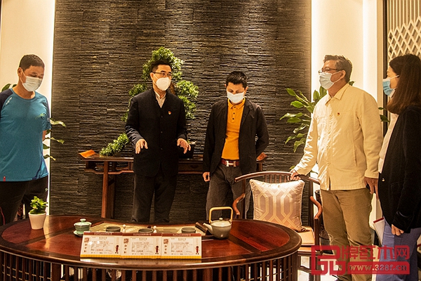 王克会长(左二)莅临红古轩调研复工复产情况 王克会长(左二)莅临红古轩调研复工复产情况