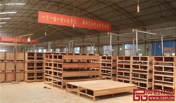 在全体中信红木人的共同努力下,众筹大床正在不断出货中 在全体中信红木人的共同努力下,众筹大床正在不断出货中