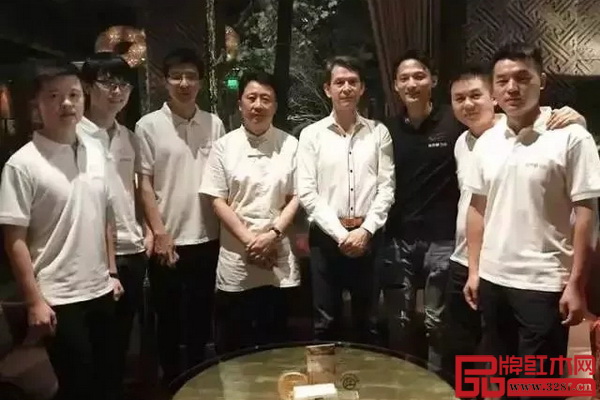 阿伟哥和他的朋友们定期外出学习拜访学者前辈 阿伟哥和他的朋友们定期外出学习拜访学者前辈