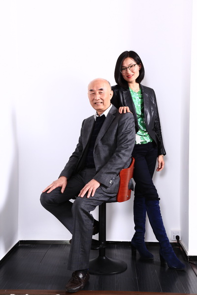泰和园董事长邵湘文(左)、泰和园总经理邵洁理(右)父女俩合影 泰和园董事长邵湘文(左)、泰和园总经理邵洁理(右)父女俩合影