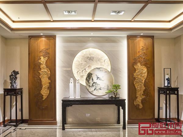 卓木王使用一对几和条案,打造均衡、大气的玄关空间 卓木王使用一对几和条案,打造均衡、大气的玄关空间