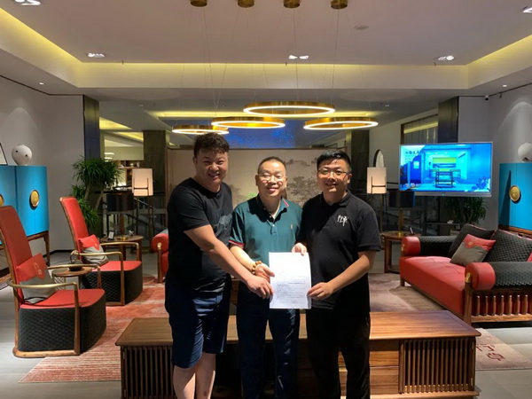 行草全系列旗舰店开业当天,签约不断 行草全系列旗舰店开业当天,签约不断