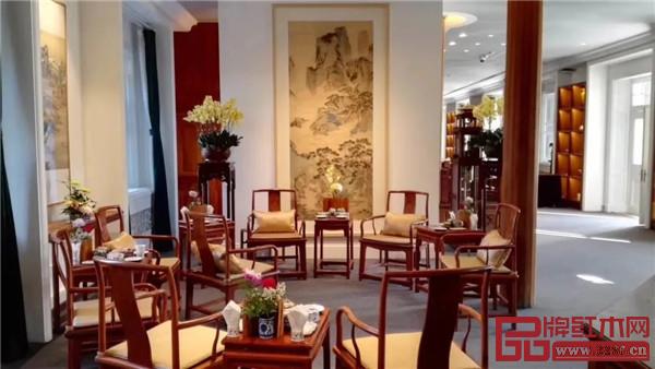 北京故宫 <宝蕴楼·国宾款>扇形南官帽椅 北京故宫 <宝蕴楼·国宾款>扇形南官帽椅