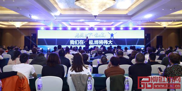 李忠信董事长表示在未来,要与经销商共处统一战线,共同实现双方的合作共赢 李忠信董事长表示在未来,要与经销商共处统一战线,共同实现双方的合作共赢