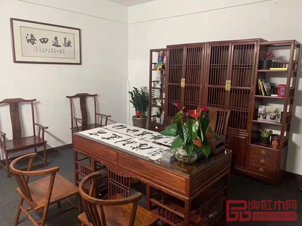 居典红木带产权证的刺猬紫檀《悦几书房》用户案例分享 居典红木带产权证的刺猬紫檀《悦几书房》用户案例分享