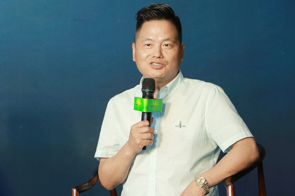 全联艺术红木家具专业委员会主席团主席、东阳中信红木董事长李忠信 全联艺术红木家具专业委员会主席团主席、东阳中信红木董事长李忠信