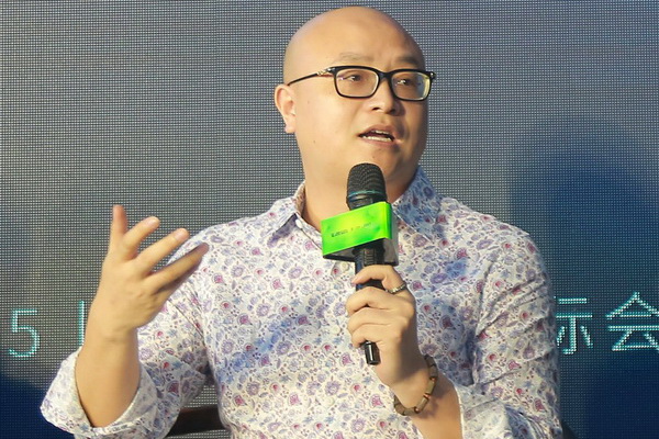 全联艺术红木家具专业委员会主席团主席、东阳卓木王总裁杜长江 全联艺术红木家具专业委员会主席团主席、东阳卓木王总裁杜长江
