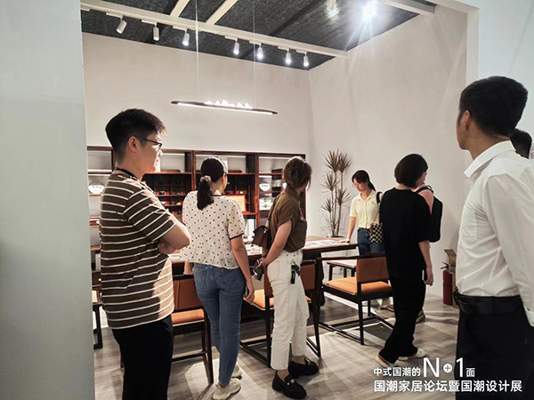 名木居·茶悦展位现场观展者络绎不绝 名木居·茶悦展位现场观展者络绎不绝