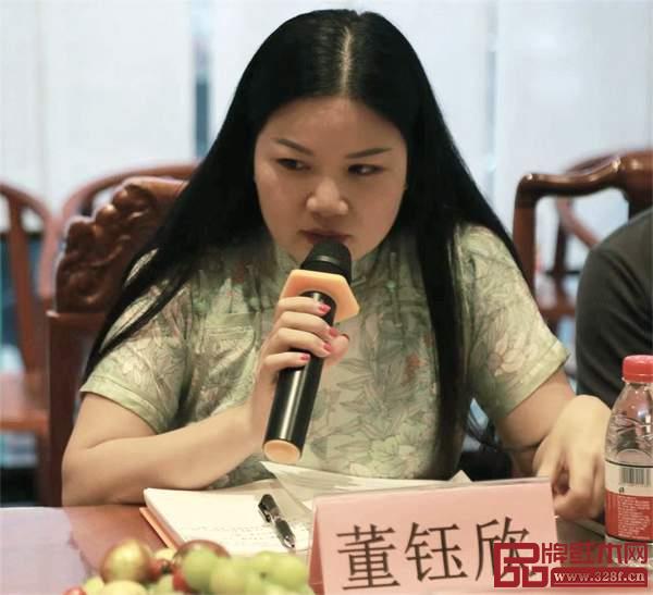 红木文化专业委员会主任董钰欣汇报成立红木文化专委会方案 红木文化专业委员会主任董钰欣汇报成立红木文化专委会方案