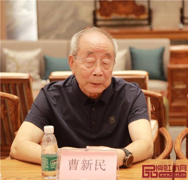 学会专家顾问、中国红木家具技术专家曹新民发言 学会专家顾问、中国红木家具技术专家曹新民发言