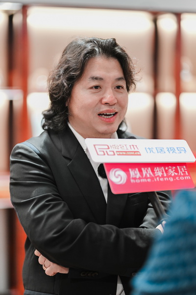 友联·家执行总裁兼总设计师戴爱国接受中山商易电子商务有限公司、优居视界与凤凰网家居的联合采访 友联·家执行总裁兼总设计师戴爱国接受中山商易电子商务有限公司、优居视界与凤凰网家居的联合采访