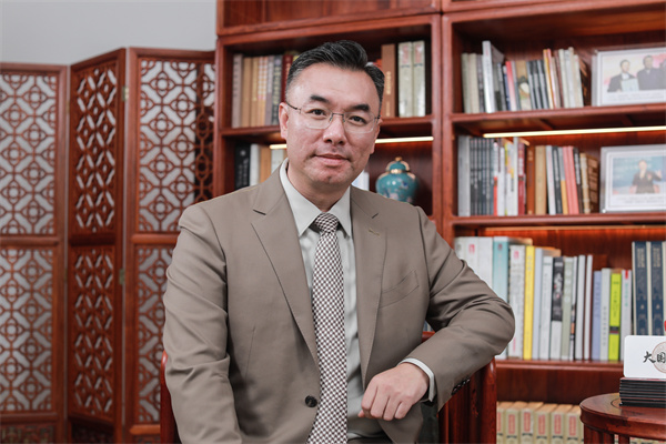 全联艺术红木家具专业委员会主席团主席、国寿红木董事长陈淦凡 全联艺术红木家具专业委员会主席团主席、国寿红木董事长陈淦凡