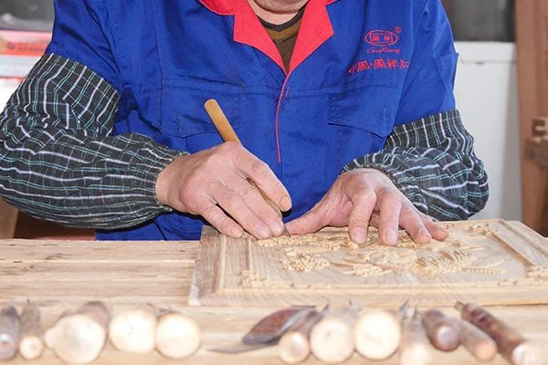红酸枝家具国祥红木：以匠心致敬时间，慢下来，更用心！