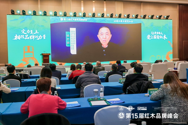 国务院参事室特邀研究员、国家人社部原副部长、中国劳动学会会长杨志明通过视频形式做主题分享 国务院参事室特邀研究员、国家人社部原副部长、中国劳动学会会长杨志明通过视频形式做主题分享