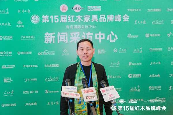 万事红红木董事长蒋国洪接受媒体采访 万事红红木董事长蒋国洪接受媒体采访